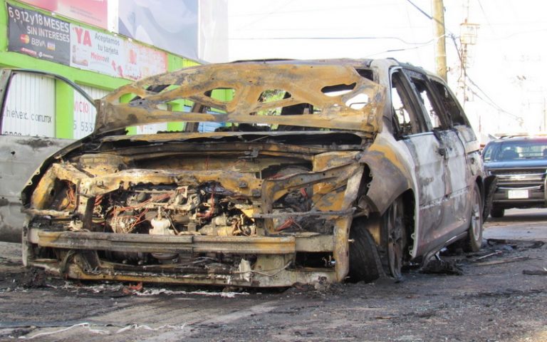 Se incendia camioneta en plena marcha Yucatán Independiente