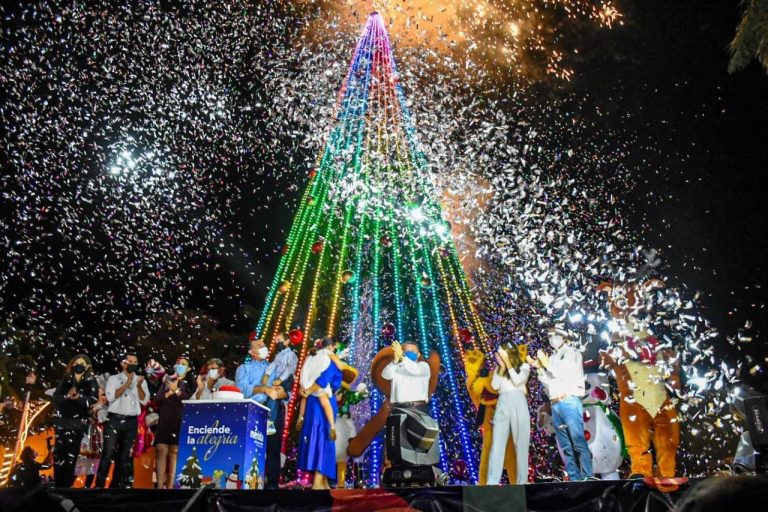 El Ayuntamiento de Mérida enciende la decoración navideña Yucatán